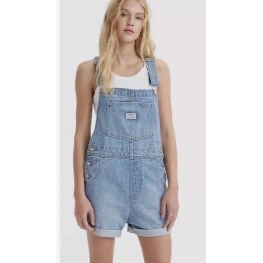 Levi’s Women’s Denim Shortalls Size Large Light Wash Blue Jean Bib Overalls